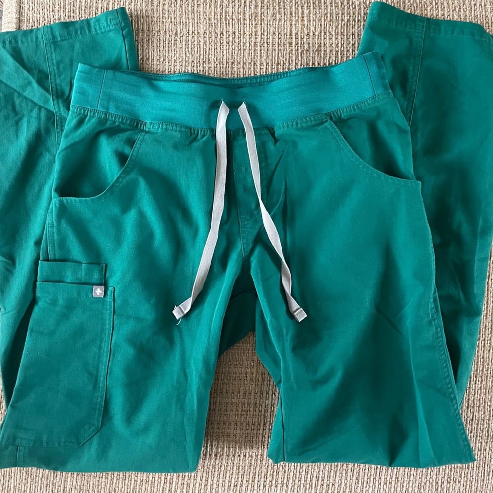 FIGS Kade cargo small tall pants in hunter green